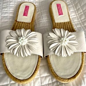 White leather Issac Mizrahi slides. Size 10M